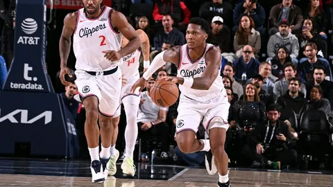 布劳恩全面爆发，高效输出19分10篮板6助攻2抢断，三分线外6投3中，表现抢眼。