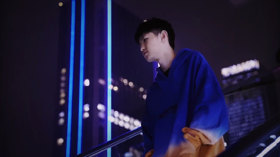 隨著哈維成
